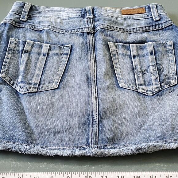 Limited too. Girls Skort, denim. Size 14. 5 pockets. Good used condition. - Picture 7 of 10
